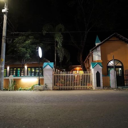 Bed and Breakfast Elphinstone Residency Коччи Экстерьер фото