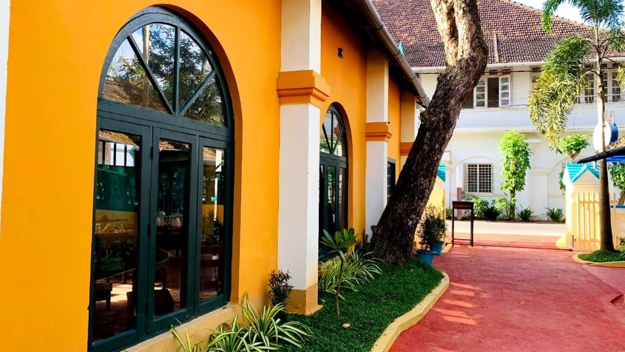Bed and Breakfast Elphinstone Residency Коччи Экстерьер фото