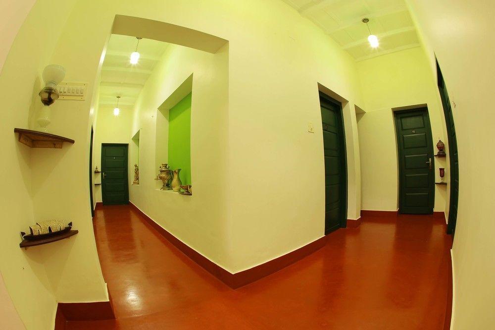 Bed and Breakfast Elphinstone Residency Коччи Экстерьер фото