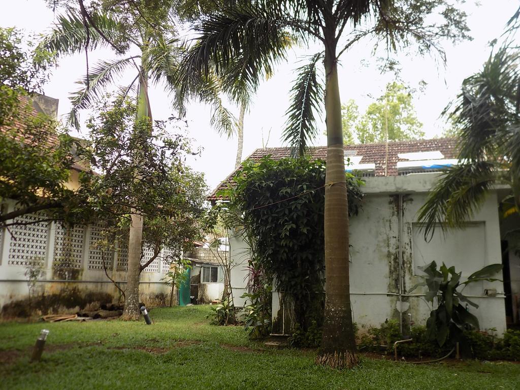 Bed and Breakfast Elphinstone Residency Коччи Экстерьер фото