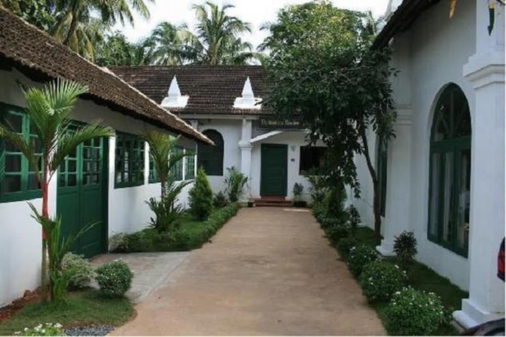 Bed and Breakfast Elphinstone Residency Коччи Экстерьер фото