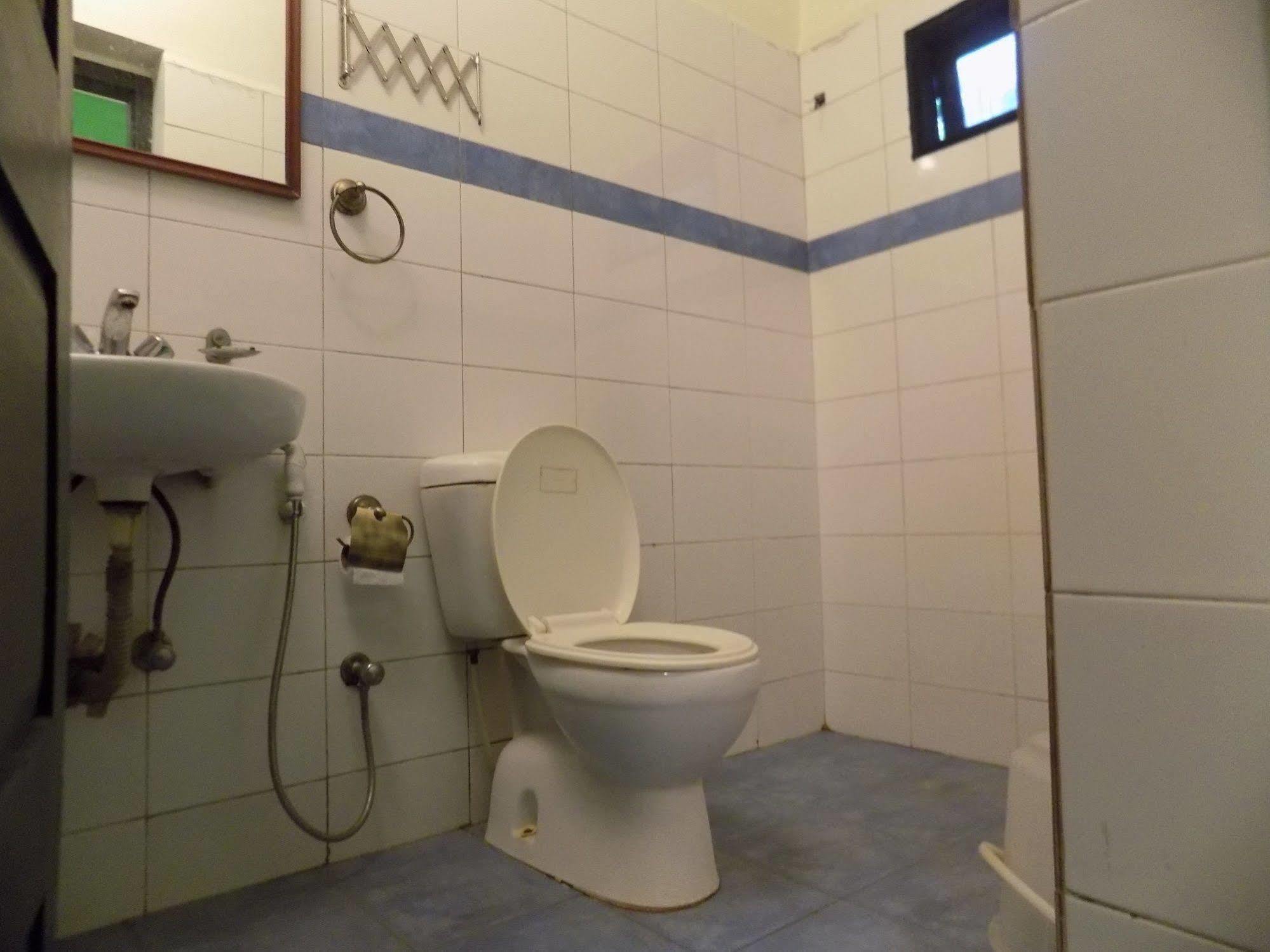 Bed and Breakfast Elphinstone Residency Коччи Экстерьер фото