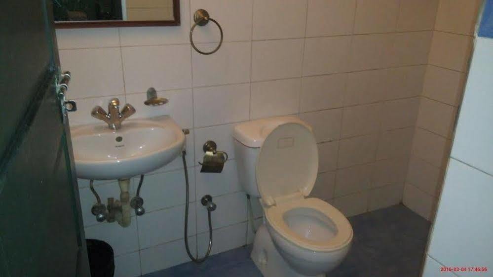 Bed and Breakfast Elphinstone Residency Коччи Экстерьер фото