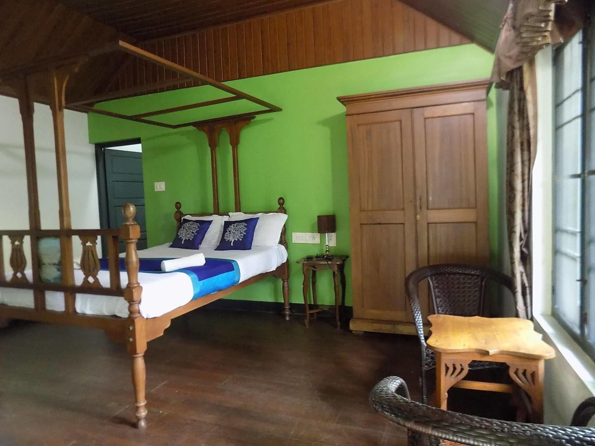 Bed and Breakfast Elphinstone Residency Коччи Экстерьер фото