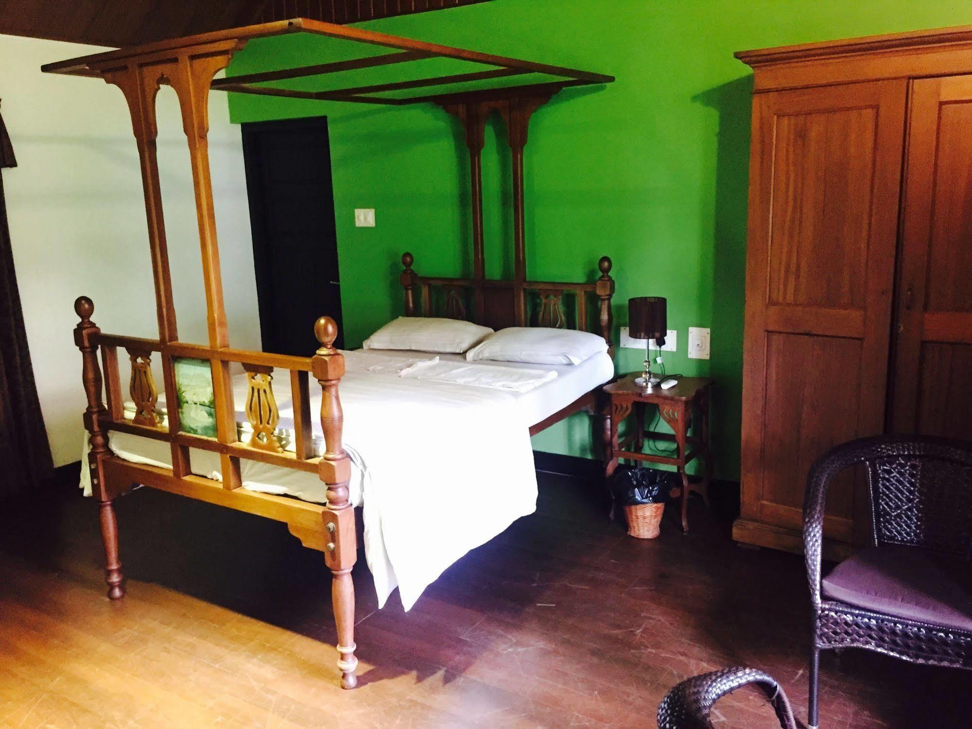 Bed and Breakfast Elphinstone Residency Коччи Экстерьер фото