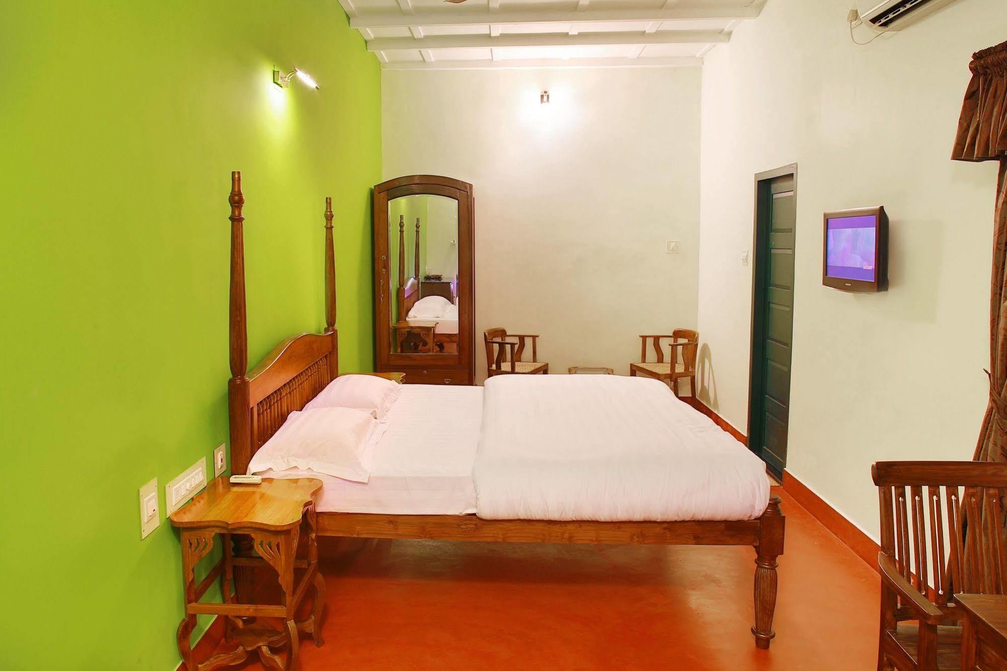 Bed and Breakfast Elphinstone Residency Коччи Экстерьер фото