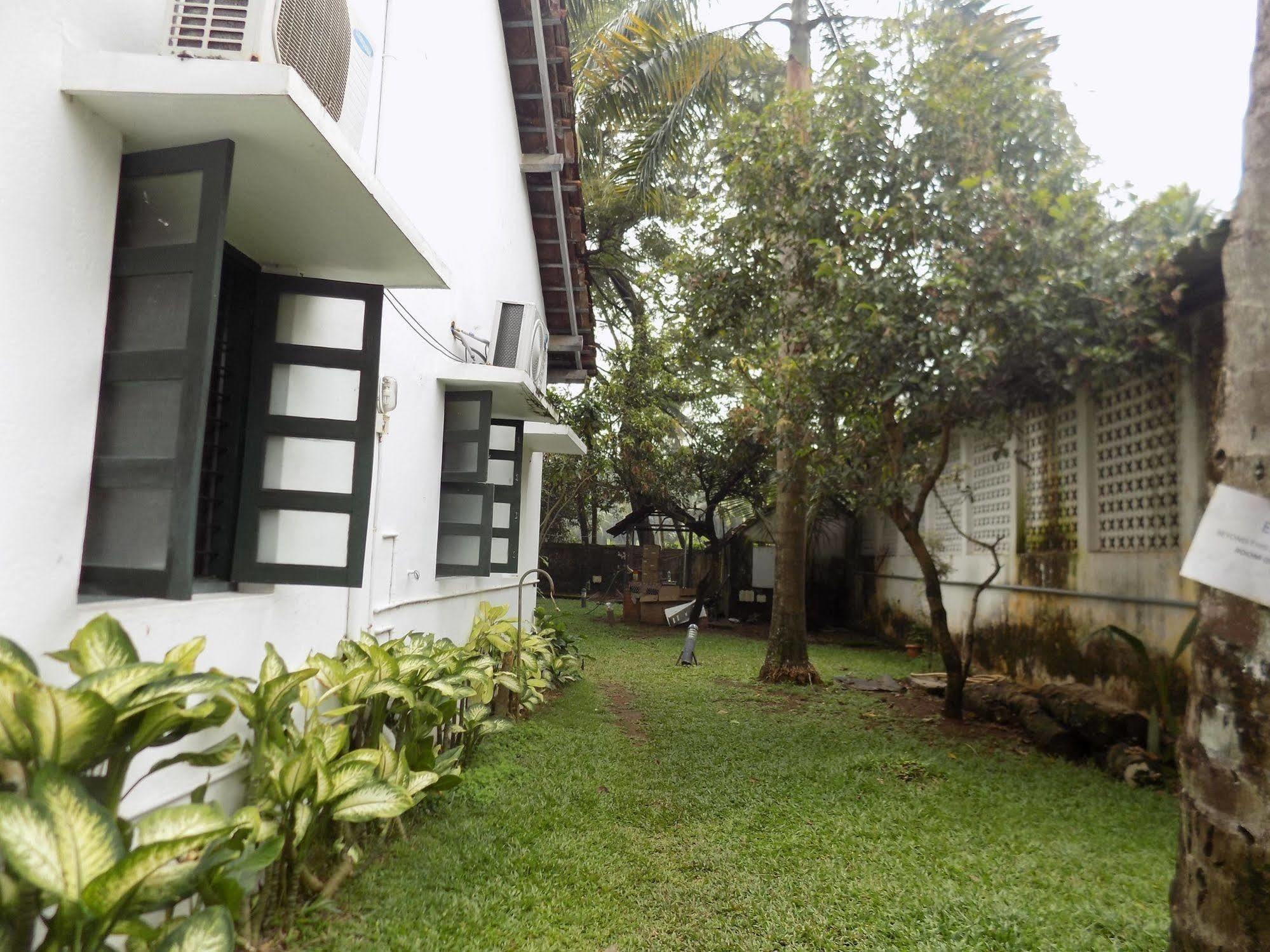 Bed and Breakfast Elphinstone Residency Коччи Экстерьер фото