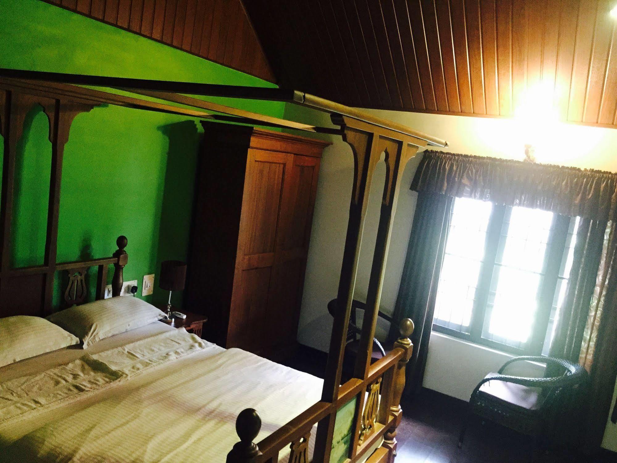 Bed and Breakfast Elphinstone Residency Коччи Экстерьер фото