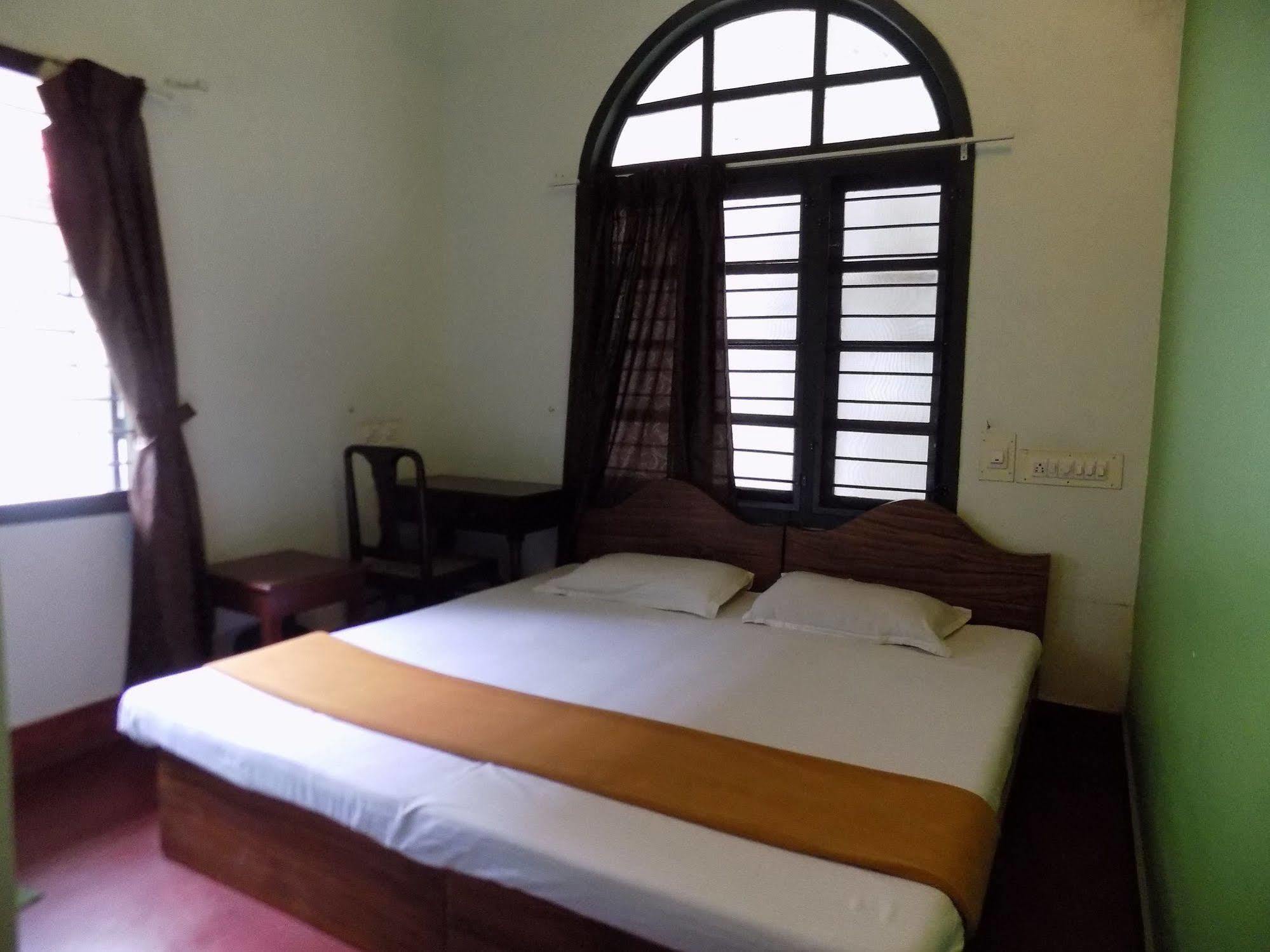 Bed and Breakfast Elphinstone Residency Коччи Экстерьер фото