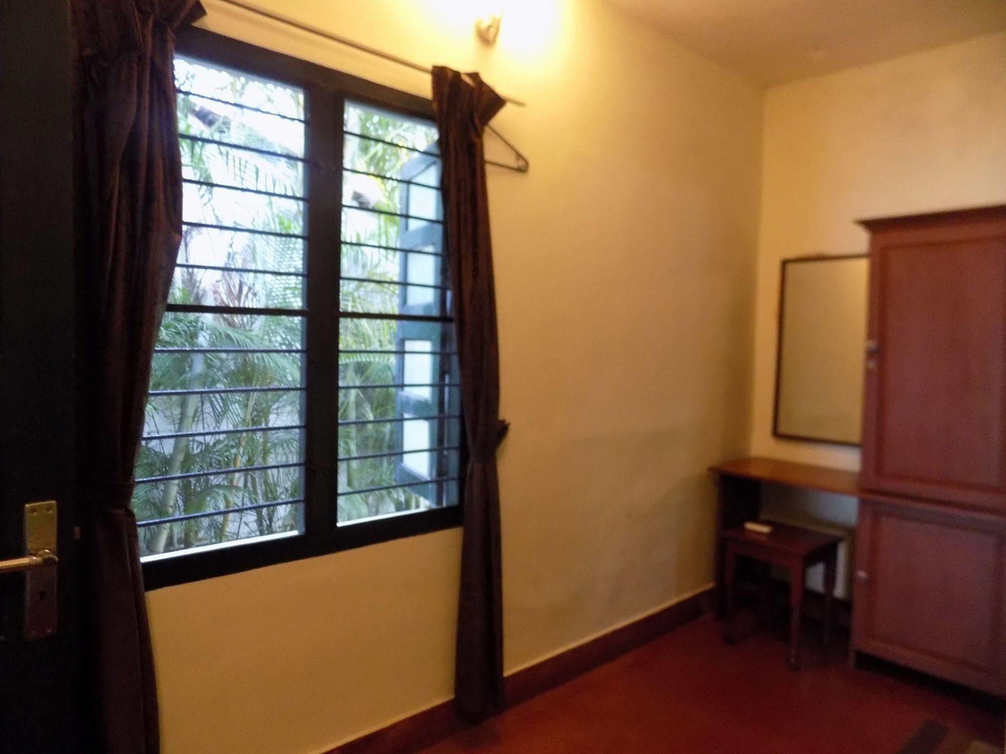 Bed and Breakfast Elphinstone Residency Коччи Экстерьер фото